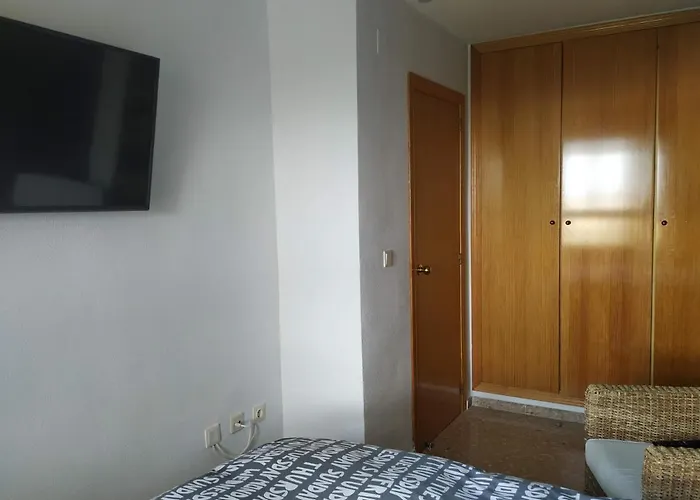 Apartamento Con Preciosas Vistas Al Mar,WIFI y piscina de temporada