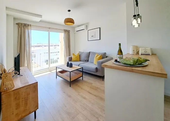 Charming Flat Close To The Beach